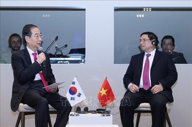 Le PM vietnamien rencontre des dirigeants de pays et d'organisations internationales à Davos ảnh 1