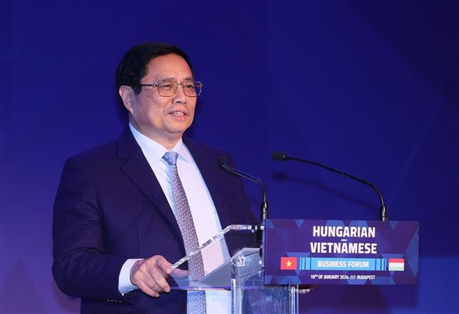 Le PM Pham Minh Chinh et son homologue hongrois au Forum d’affaires Vietnam-Hongrie ảnh 1 Le PM Pham Minh Chinh et son homologue hongrois au Forum d’affaires Vietnam-Hongrie ảnh 1