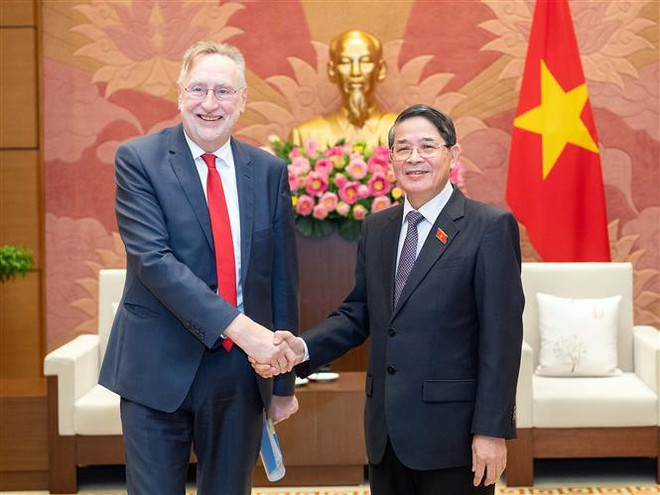 Le vice-président de l’AN Nguyen Duc Hai reçoit le président de la commission du commerce international du PE ảnh 1 Le vice-président de l’AN Nguyen Duc Hai reçoit le président de la commission du commerce international du PE ảnh 1