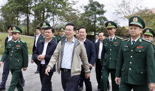 Le président Vo Van Thuong souhaite une bonne Année aux habitants et aux gardes-frontières de Nghe An ảnh 2 Le président Vo Van Thuong souhaite une bonne Année aux habitants et aux gardes-frontières de Nghe An ảnh 2