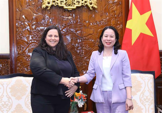 La vice-présidente Vo Thi Anh Xuan reçoit un responsable de Ford Motor ảnh 2