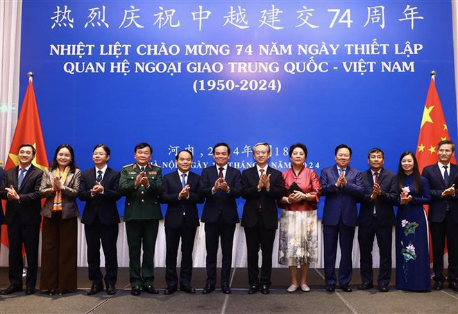Cérémonie marquant le 74e anniversaire des relations diplomatiques Vietnam- Chine ảnh 2 Cérémonie marquant le 74e anniversaire des relations diplomatiques Vietnam- Chine ảnh 2
