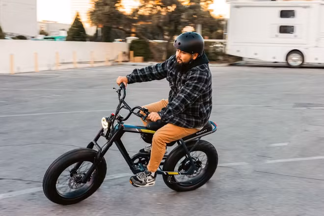 VinFast dévoile le vélo électrique DrgnFly sur le marché américain ảnh 1
