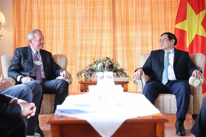 Le Premier ministre rencontre des dirigeants de certaines grandes entreprises ảnh 2 Le Premier ministre rencontre des dirigeants de certaines grandes entreprises ảnh 2