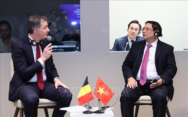 Le PM vietnamien rencontre des dirigeants de pays et d'organisations internationales à Davos ảnh 2