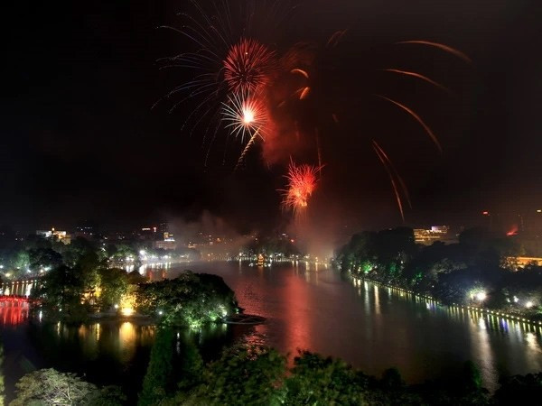 Têt du Dragon 2024: Hanoï prévoit 30 lieux de tirage de feux d'artifice ảnh 1 Têt du Dragon 2024: Hanoï prévoit 30 lieux de tirage de feux d'artifice ảnh 1