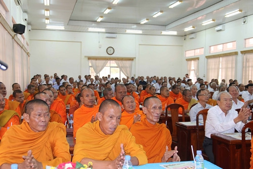 Tra Vinh : rencontre avec des Khmers à l'occasion de la fête Sene Dolta ảnh 1 Tra Vinh : rencontre avec des Khmers à l'occasion de la fête Sene Dolta ảnh 1