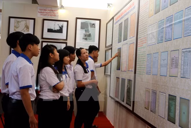 Exposition sur la souveraineté sur Hoàng Sa et Truong Sa à Dien Bien ảnh 1 Exposition sur la souveraineté sur Hoàng Sa et Truong Sa à Dien Bien ảnh 1