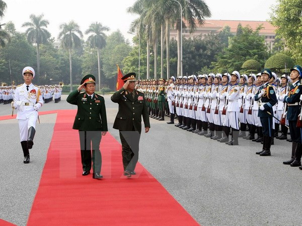 Vietnam et Laos promeuvent la coopération entre leurs Armées ảnh 1