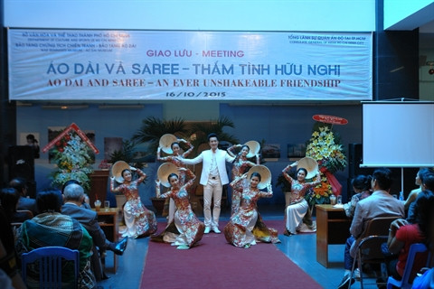 L’ao dài et le sari à l’honneur ảnh 1