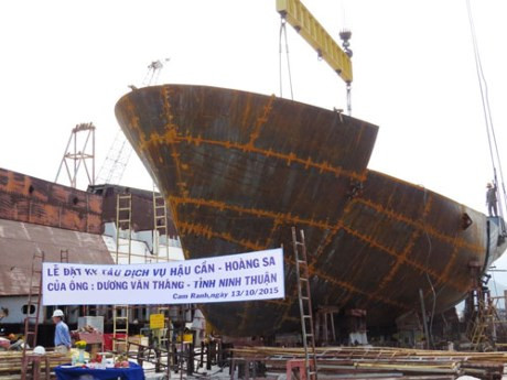 Construction du premier bateau à coque en acier pour un pêcheur de Ninh Thuan ảnh 1 Construction du premier bateau à coque en acier pour un pêcheur de Ninh Thuan ảnh 1