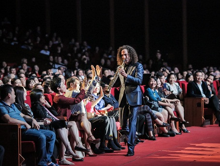 Le saxophoniste Kenny G et Battery Dance font salle comble au Vietnam ảnh 1 Le saxophoniste Kenny G et Battery Dance font salle comble au Vietnam ảnh 1