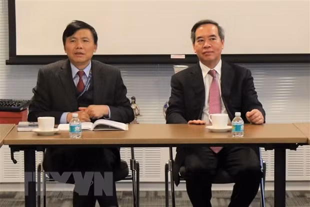 Un responsable du PCV travaille avec la délégation vietnamienne à l'ONU ảnh 1