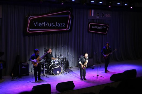 Soirée d'échange musical et culturel à l'Université Van Lang ảnh 1 Soirée d'échange musical et culturel à l'Université Van Lang ảnh 1