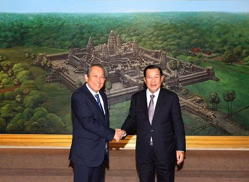 Le vice-PM Truong Hoa Binh rencontre des dirigeants cambodgiens ảnh 1
