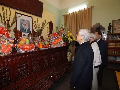 Déplacement des dirigeants du pays à l’occasion du Têt ảnh 1