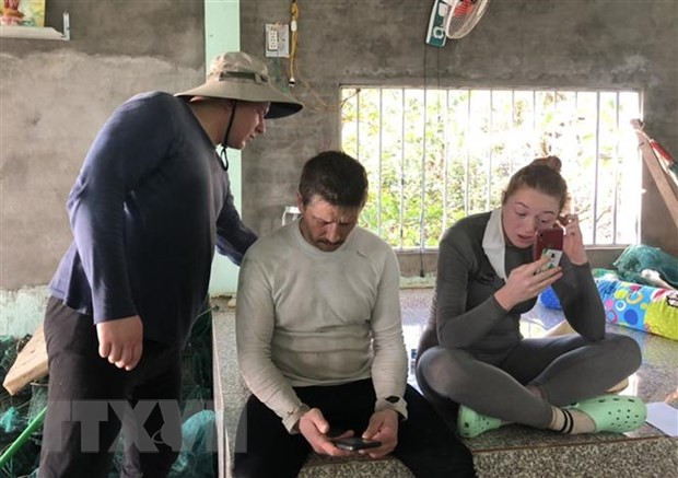 Kiên Giang: Trois touristes russes emmenés à la terre ferme en toute sécurité ảnh 1