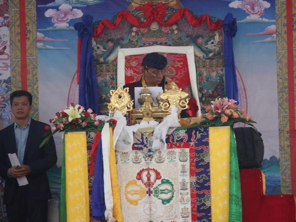 Sa Sainteté Gyalwang Drukpa prie pour la paix à Tay Ninh ảnh 1 Sa Sainteté Gyalwang Drukpa prie pour la paix à Tay Ninh ảnh 1