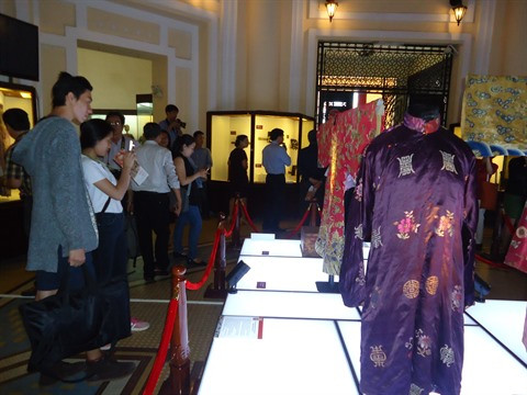 Exposition de tenues de Cour de la dynastie des Nguyên ảnh 1 Exposition de tenues de Cour de la dynastie des Nguyên ảnh 1
