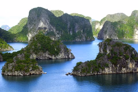 La baie d’Ha Long parmi les 10 patrimoines les plus impressionnants d’Asie ảnh 1 La baie d’Ha Long parmi les 10 patrimoines les plus impressionnants d’Asie ảnh 1