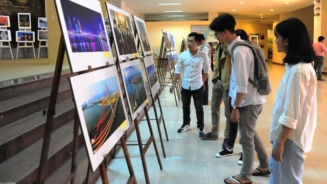 Exposition photographique : la ville de Dà Nang, un chemin de 20 ans ảnh 1 Exposition photographique : la ville de Dà Nang, un chemin de 20 ans ảnh 1