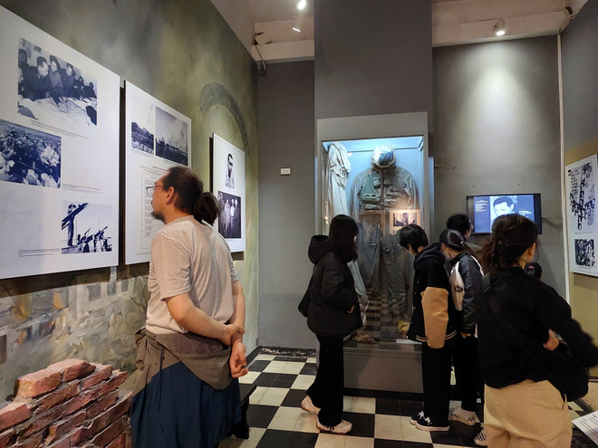 Une exposition rappelle les souvenirs de la lutte historique pour défendre Hanoï il y a 50 ans ảnh 2