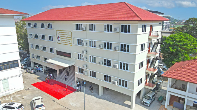 Remise du nouveau bâtiment du Département des PME du Laos construit avec l'aide vietnamienne ảnh 2 Remise du nouveau bâtiment du Département des PME du Laos construit avec l'aide vietnamienne ảnh 2