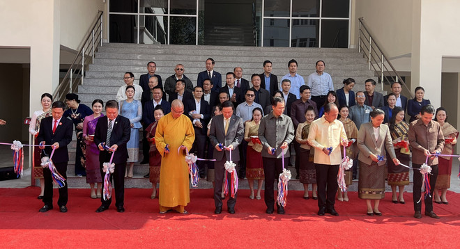 Remise du nouveau bâtiment du Département des PME du Laos construit avec l'aide vietnamienne ảnh 1 Remise du nouveau bâtiment du Département des PME du Laos construit avec l'aide vietnamienne ảnh 1