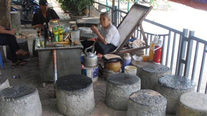 Le "moulin à riz en pierre", une gargote de thé originale au cœur de la capitale ảnh 1 Le "moulin à riz en pierre", une gargote de thé originale au cœur de la capitale ảnh 1
