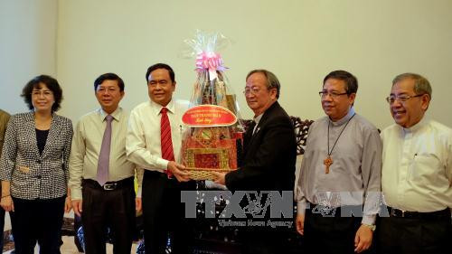 Le président du CC du FPV rend visite à des dignitaires religieux de HCM-Ville ảnh 1 Le président du CC du FPV rend visite à des dignitaires religieux de HCM-Ville ảnh 1