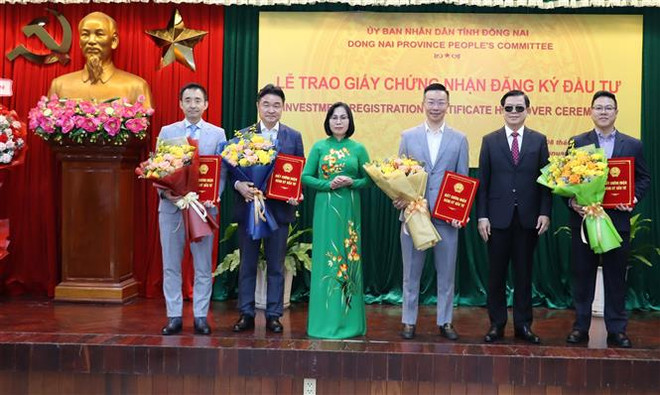 IDE: Dong Nai remet des certificats à huit projets ảnh 1 IDE: Dong Nai remet des certificats à huit projets ảnh 1