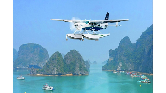 Contempler les baies de Ha Long et de Bai Tu Long depuis un hydravion ảnh 1 Contempler les baies de Ha Long et de Bai Tu Long depuis un hydravion ảnh 1