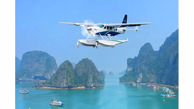 Contempler les baies de Ha Long et de Bai Tu Long depuis un hydravion ảnh 1 Contempler les baies de Ha Long et de Bai Tu Long depuis un hydravion ảnh 1