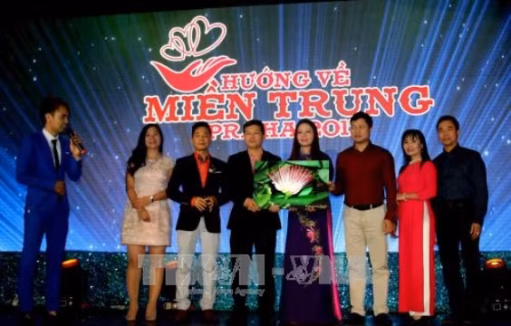 Soirée musicale pour soutenir les sinistrés du Centre à Prague ảnh 1