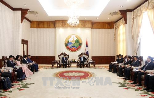 Le PM laotien Thongloun Sisoulith salue les aides de la VOV ảnh 1 Le PM laotien Thongloun Sisoulith salue les aides de la VOV ảnh 1