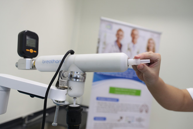 Vingroup apporte des appareils de dépistage du COVID-19 par voie respiratoire au Vietnam ảnh 1 Vingroup apporte des appareils de dépistage du COVID-19 par voie respiratoire au Vietnam ảnh 1