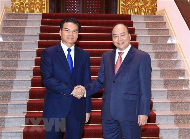 Le PM Nguyen Xuan Phuc reçoit le ministre-président du bureau du PM laotien ảnh 1 Le PM Nguyen Xuan Phuc reçoit le ministre-président du bureau du PM laotien ảnh 1