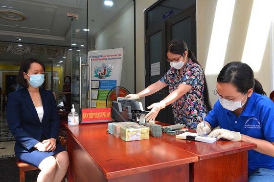 Plus de 81 milliards de dongs d’assistance à la lutte contre le coronavirus et la salinisation ảnh 1 Plus de 81 milliards de dongs d’assistance à la lutte contre le coronavirus et la salinisation ảnh 1