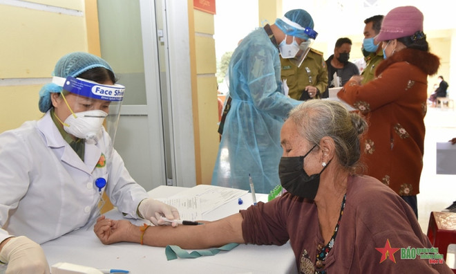 Vietnam-Laos : consultation médicale gratuites pour des minorités ethniques des zones frontalières ảnh 1 Vietnam-Laos : consultation médicale gratuites pour des minorités ethniques des zones frontalières ảnh 1