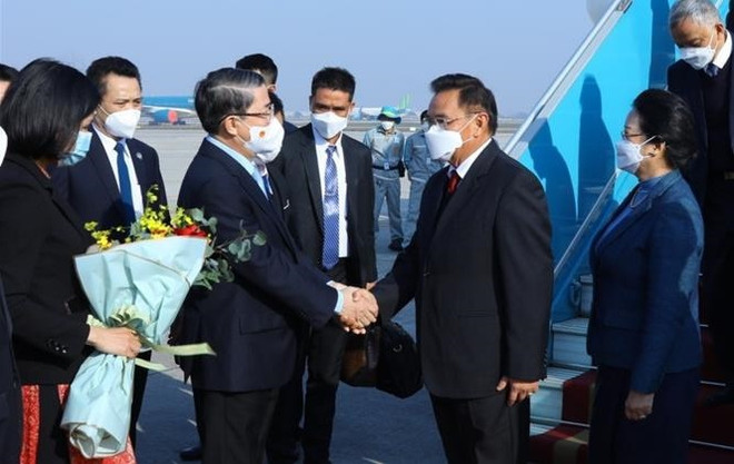 Le président de l’AN du Laos commence sa visite officielle au Vietnam ảnh 1 Le président de l’AN du Laos commence sa visite officielle au Vietnam ảnh 1
