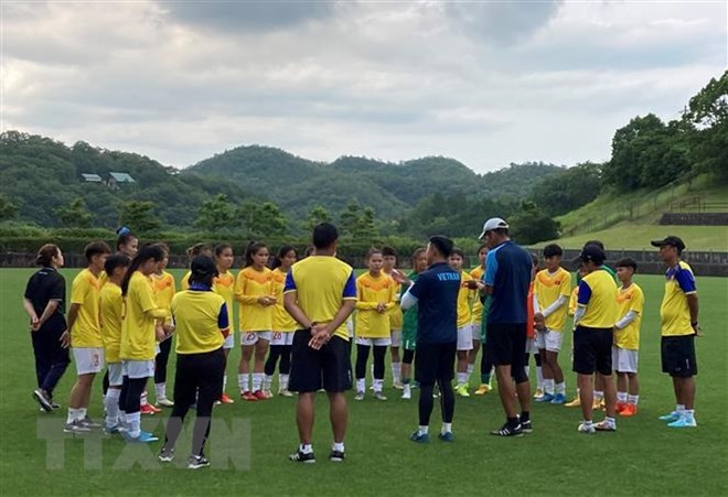 Football féminin: l’équipe vietnamienne U18 termine un entraînement au Japon ảnh 1