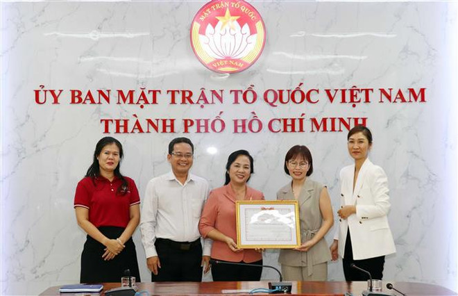 Fête de la mi-automne: dons pour des orphelins et personnes démunies à HCM-Ville ảnh 2 Fête de la mi-automne: dons pour des orphelins et personnes démunies à HCM-Ville ảnh 2