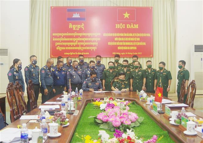 Dak Nong et Mundulkiri renforcent leur coopération dans la garantie de la sécurité frontalière ảnh 1 Dak Nong et Mundulkiri renforcent leur coopération dans la garantie de la sécurité frontalière ảnh 1