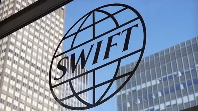 Comment le Vietnam sera-t-il affecté par l'exclusion des banques russes de Swift ? ảnh 1