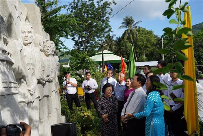 Le vice-PM Pham Binh Minh à l'inauguration du projet de rénovation du cimetière Hang Keo ảnh 1 Le vice-PM Pham Binh Minh à l'inauguration du projet de rénovation du cimetière Hang Keo ảnh 1