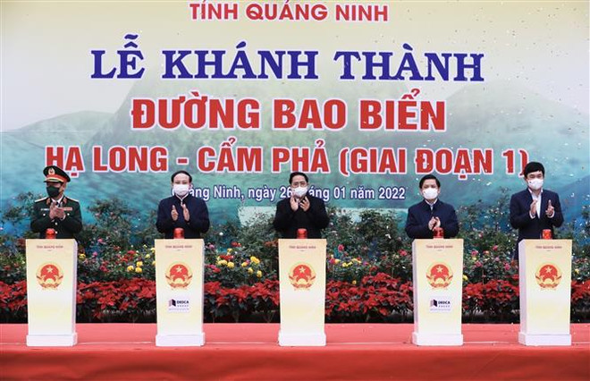 Le PM Pham Minh Chinh assiste à l'inauguration d'ouvrages de transport à Quang Ninh ảnh 1 Le PM Pham Minh Chinh assiste à l'inauguration d'ouvrages de transport à Quang Ninh ảnh 1