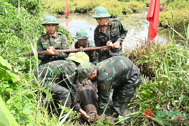 Quang Ninh: neutralisation réussie d'une bombe de près de 230 kg ảnh 1 Quang Ninh: neutralisation réussie d'une bombe de près de 230 kg ảnh 1