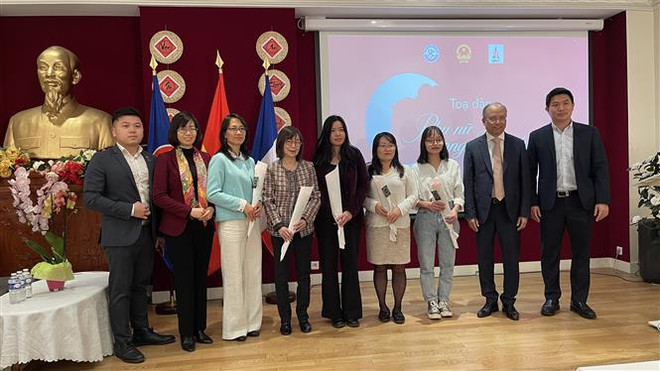 Échange de générations de femmes scientifiques vietnamiennes en France ảnh 3