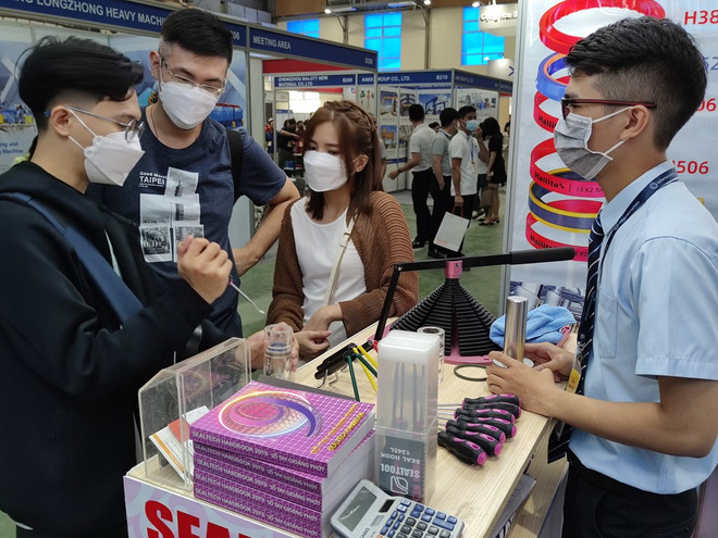Ouverture du 5e salon international sur l'exploitation minière et la construction du Vietnam ảnh 1 Ouverture du 5e salon international sur l'exploitation minière et la construction du Vietnam ảnh 1