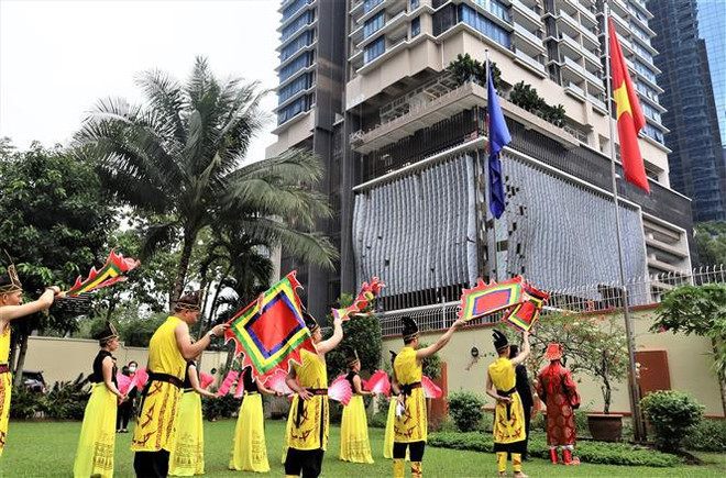 Hommage aux rois Hung en Hongrie et en Malaisie ảnh 1 Hommage aux rois Hung en Hongrie et en Malaisie ảnh 1